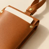 Neck Twin, close-up of the rivet and folded edge