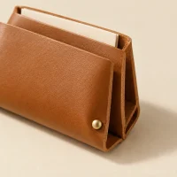 Pleat Mini, close-up of the rivet and folded edge